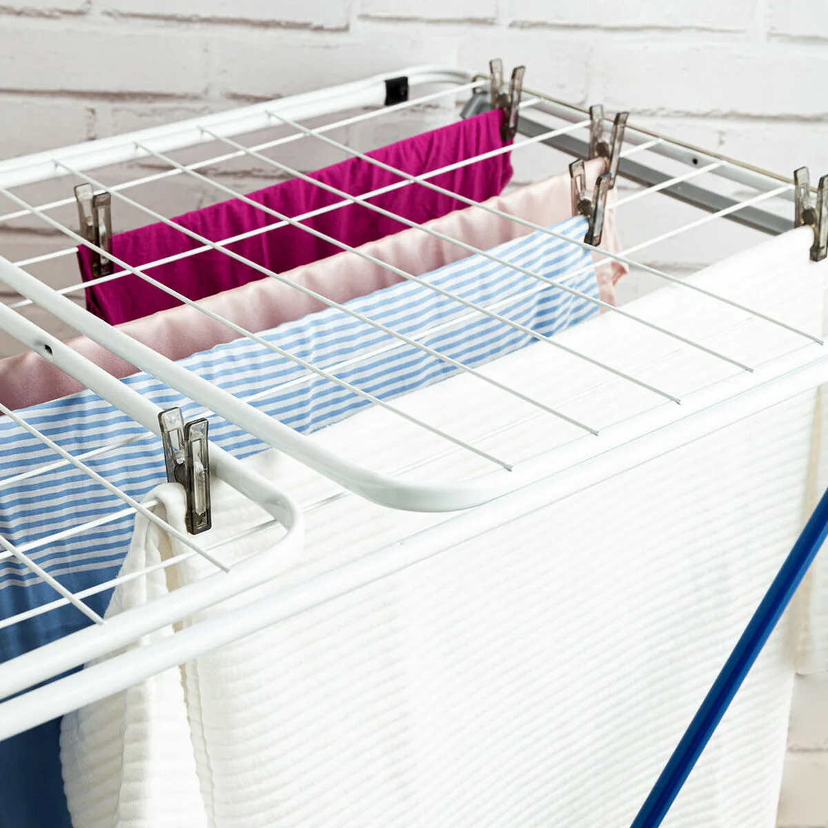 Corde a linge quid heracles metal blanc s270271264. Diaytar, c'est la vitrine ultime des produits qui comptent vraiment, ceux qui simplifient et embellissent existant.