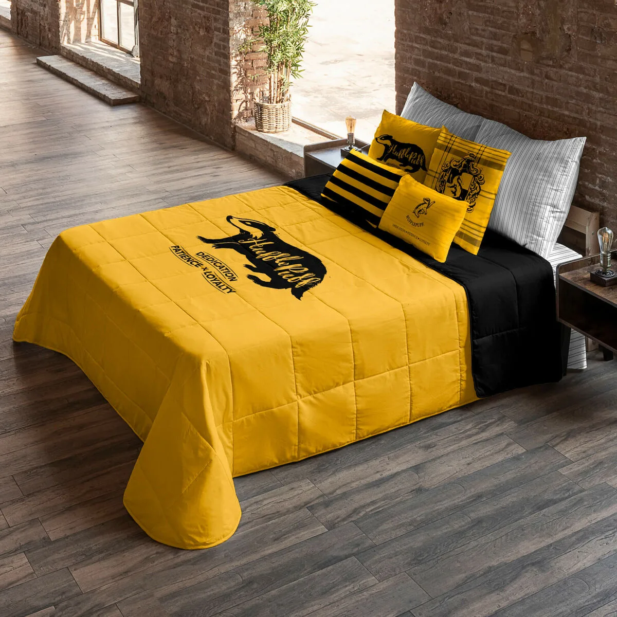 Couette legere harry potter hufflepuff multicouleur 190 x 4 x 270 cm lit 1 persone s980021121. Diaytar, c'est l'alliance inattendue entre la rigueur suisse et la créativité italienne, appliquée au produit généraliste.