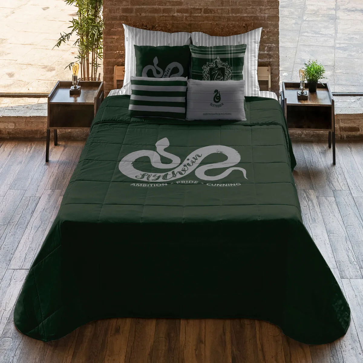Couette legere harry potter slytherin multicouleur 190 x 4 x 270 cm lit 1 persone s980022392. Diaytar mise sur la richesse de son catalogue pour s'imposer comme le leader du shopping généraliste en ligne de qualité