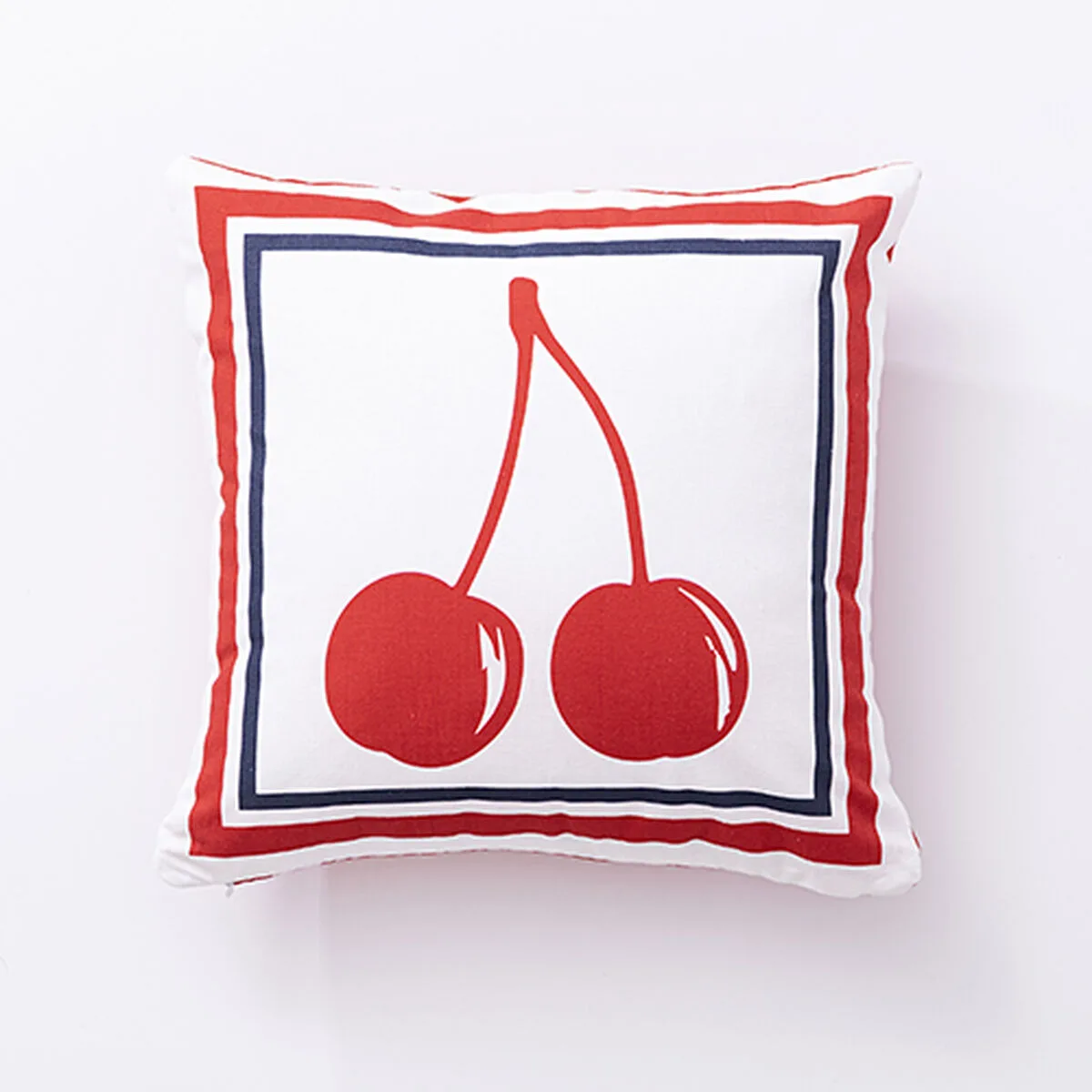 Coussin benetton blanc rouge cerises 40 x 40 cm carre s500365314. Notre équipe Diaytar est une bande de dénicheurs compulsifs, toujours en quête du produit qui provoquera l'étincelle dans votre regard.