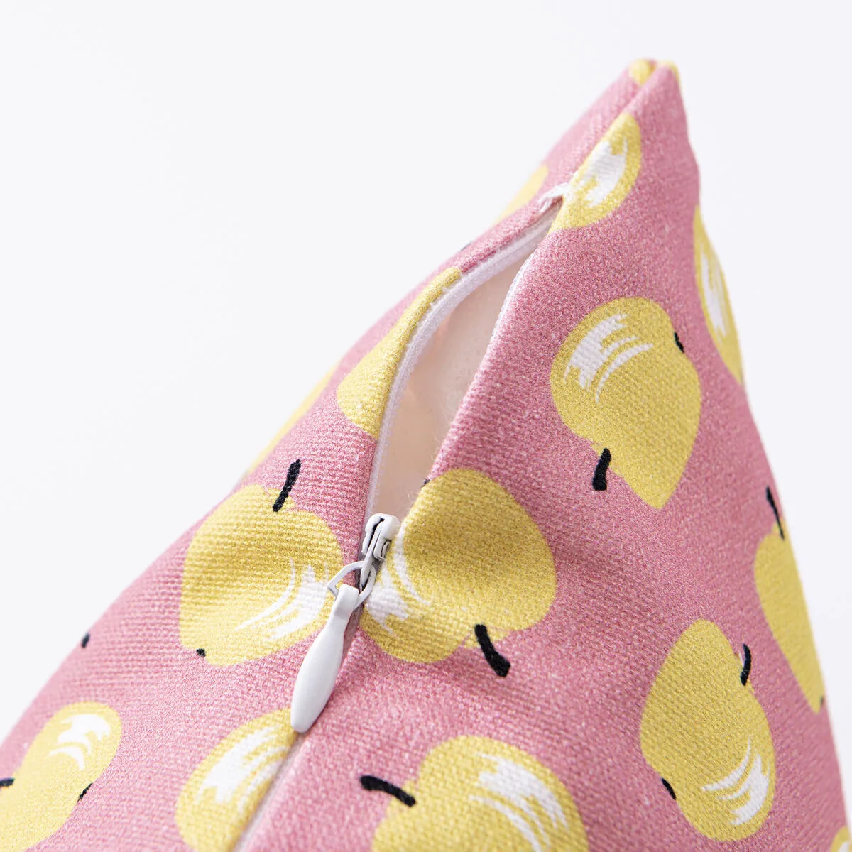 Coussin benetton jaune rose pomme 40 x 40 cm carre s500367919. Diaytar a été imaginé pour les acheteurs avisés qui recherchent autant la performance que le design dans leurs produits
