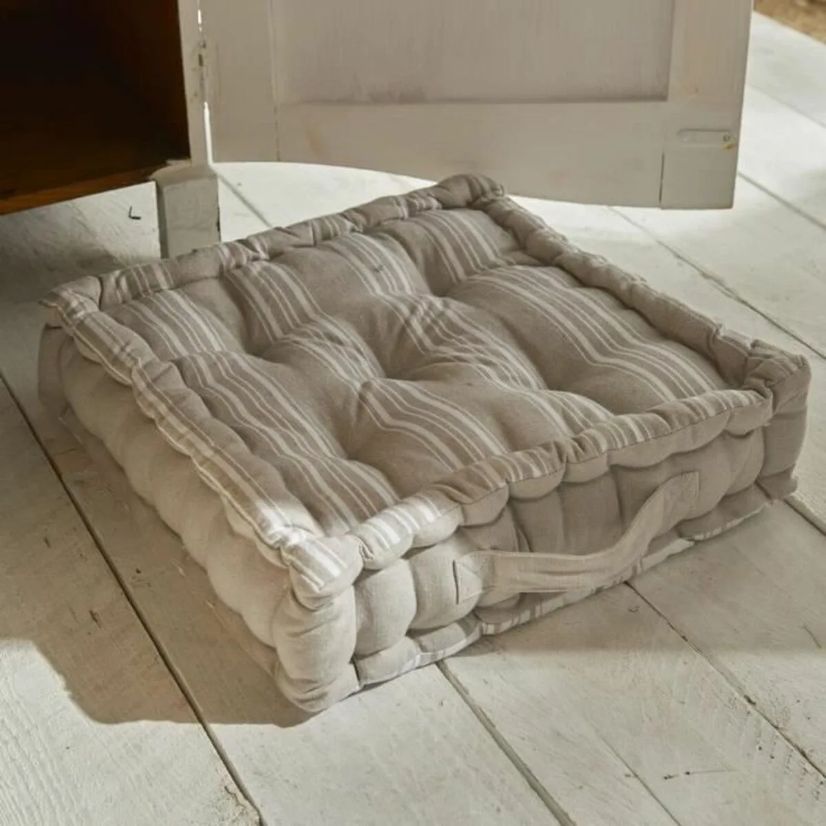 Coussin de sol today 40 x 40 x 10 cm s7101805021. Explorez la galerie virtuelle Diaytar et laissez-vous séduire par nos produits généraux tendance et nos inventions électroniques exclusives