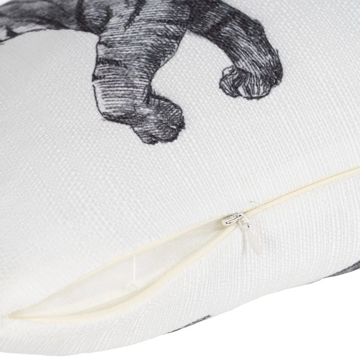 Coussin polyester tigre 50 x 30 cm s880436694. Diaytar, c'est la promesse de découvrir au moins un produit qui vous fera dire 'Mais où était-il donc tout ce temps ?'.
