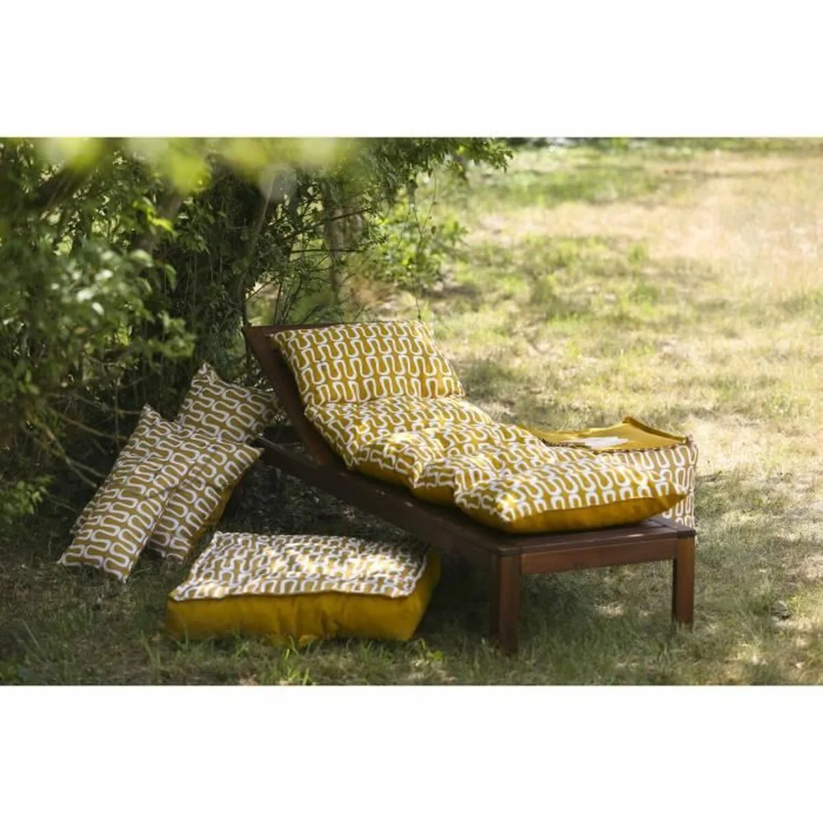 Coussin pour chaise longue jardin prive flocons electro s7100234678. Diaytar pense global, shoppe local : une plateforme généraliste avec une approche curated pour un public international