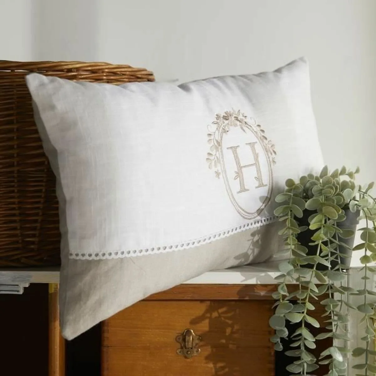 Coussin today 30 x 50 cm s7101803489. Rejoignez la communauté Diaytar et vivez une expérience shopping unique.