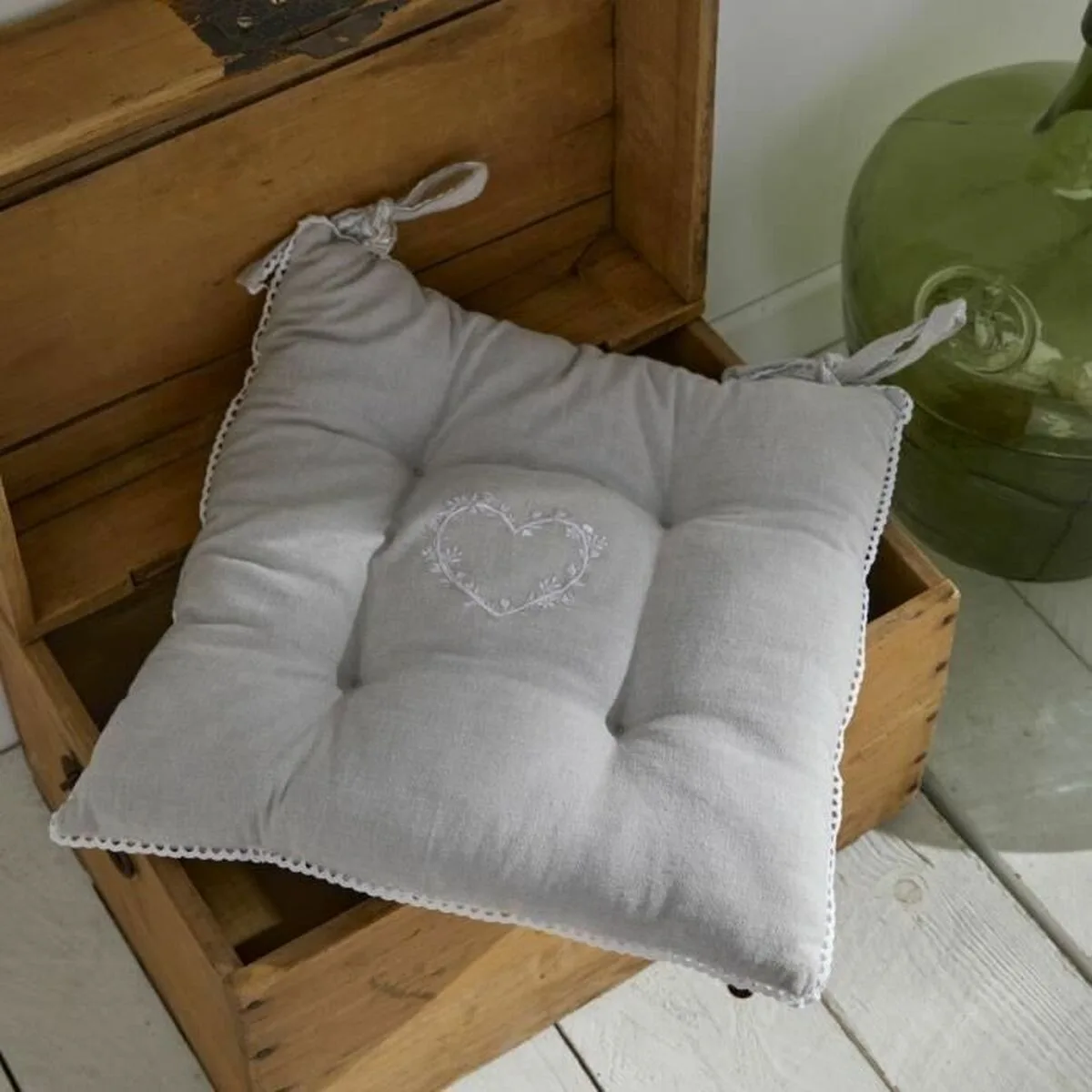 Coussin today 40 x 40 cm s7101803295. Votre foyer mérite le style et le confort des produits Diaytar Home.