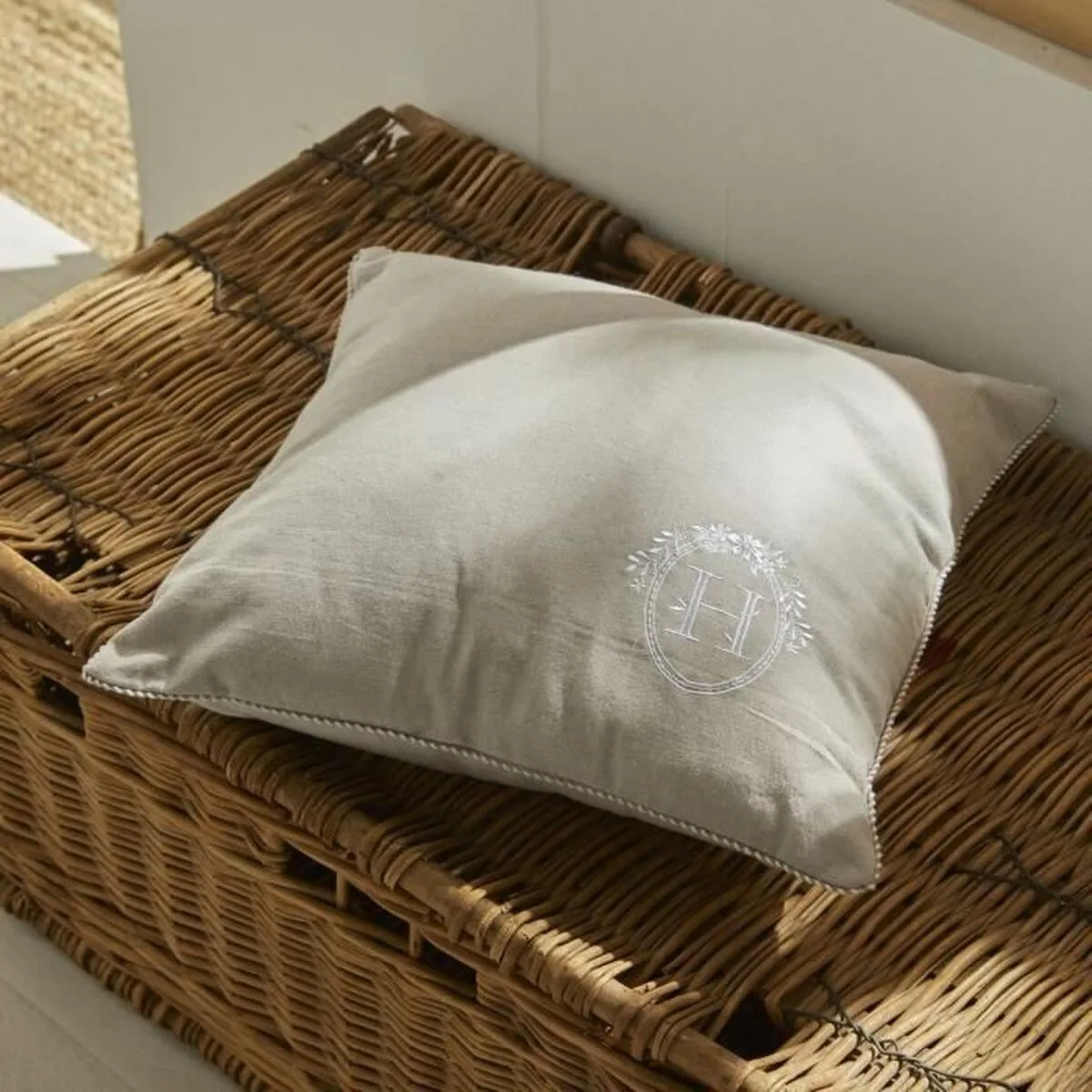 Coussin today 40 x 40 cm s7101806372. La chasse aux produits extraordinaires est ouverte. Diaytar vous donne les clés d'un univers shopping infini.