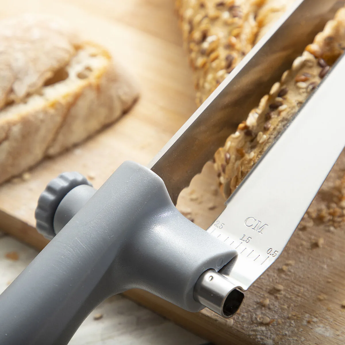 Couteau a pain avec guide de coupe reglable kutway innovagoods v010342264. L'ADN de Diaytar : un mélange éclectique et raffiné de produits qui parle aussi bien aux geeks qu'aux esthètes