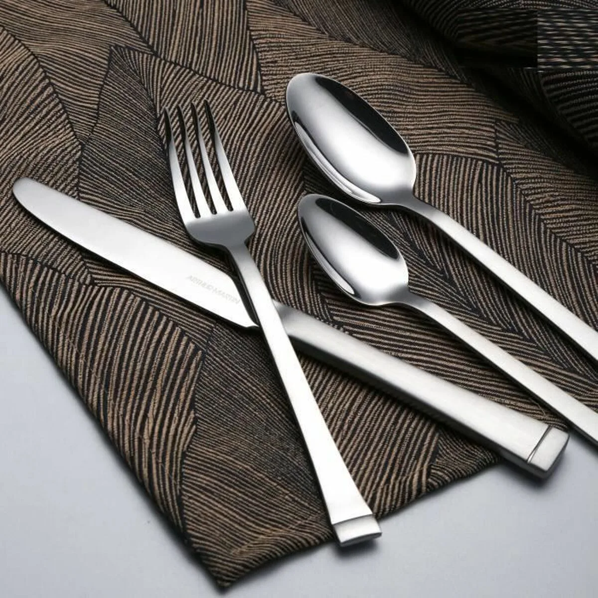 Couverts arthur martin am3902 gris acier inoxydable 24 pieces s7101024856. Chez Diaytar, chaque visite est l'occasion de découvrir un nouveau produit génial, qu'il soit électronique ou domestique