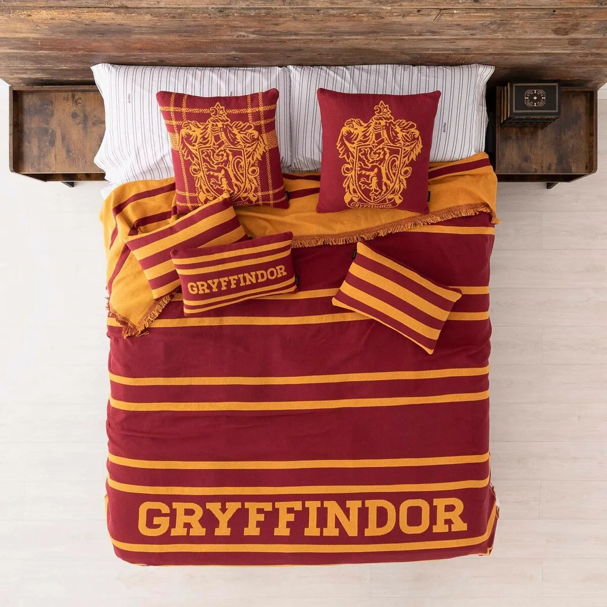 Couverture harry potter gryffindor house multicouleur 230 x 2 x 260 cm s980177386. Chez Diaytar, nous transformons vos envies en réalité avec style.