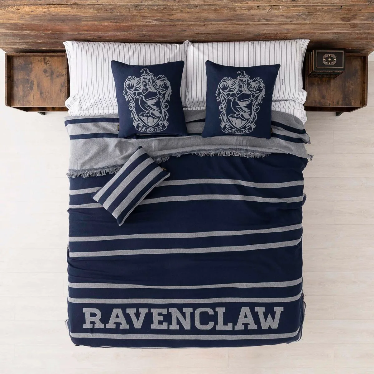 Couverture harry potter ravenclaw house multicouleur 180 x 260 cm 180 x 2 x 260 cm s980176846. L'aventure Diaytar commence ici : parcourez un catalogue généraliste unique où la surprise et la qualité sont au rendez-vous