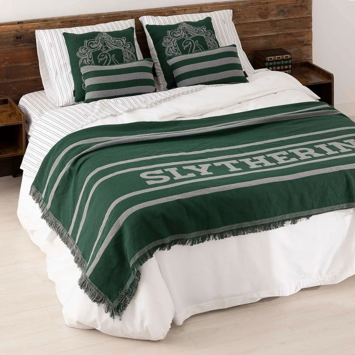 Couverture harry potter slytherin house multicouleur 180 x 2 x 260 cm s980177079. Diaytar, c'est la démonstration que le meilleur des produits est à portée de clic, sans compromis, sans attente.