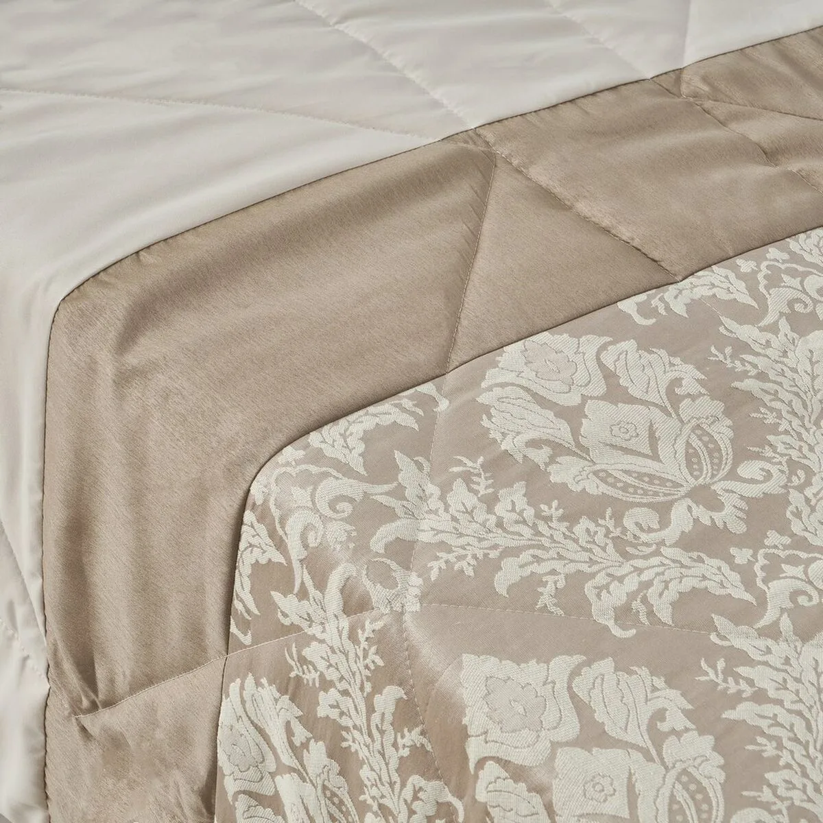 Couvre lit gliese gris lit 1 2 persones 230 x 250 x 2 cm s880756491. Notre équipe chez Diaytar est votre équipe de choc, dévouée à débusquer les produits qui méritent votre attention.
