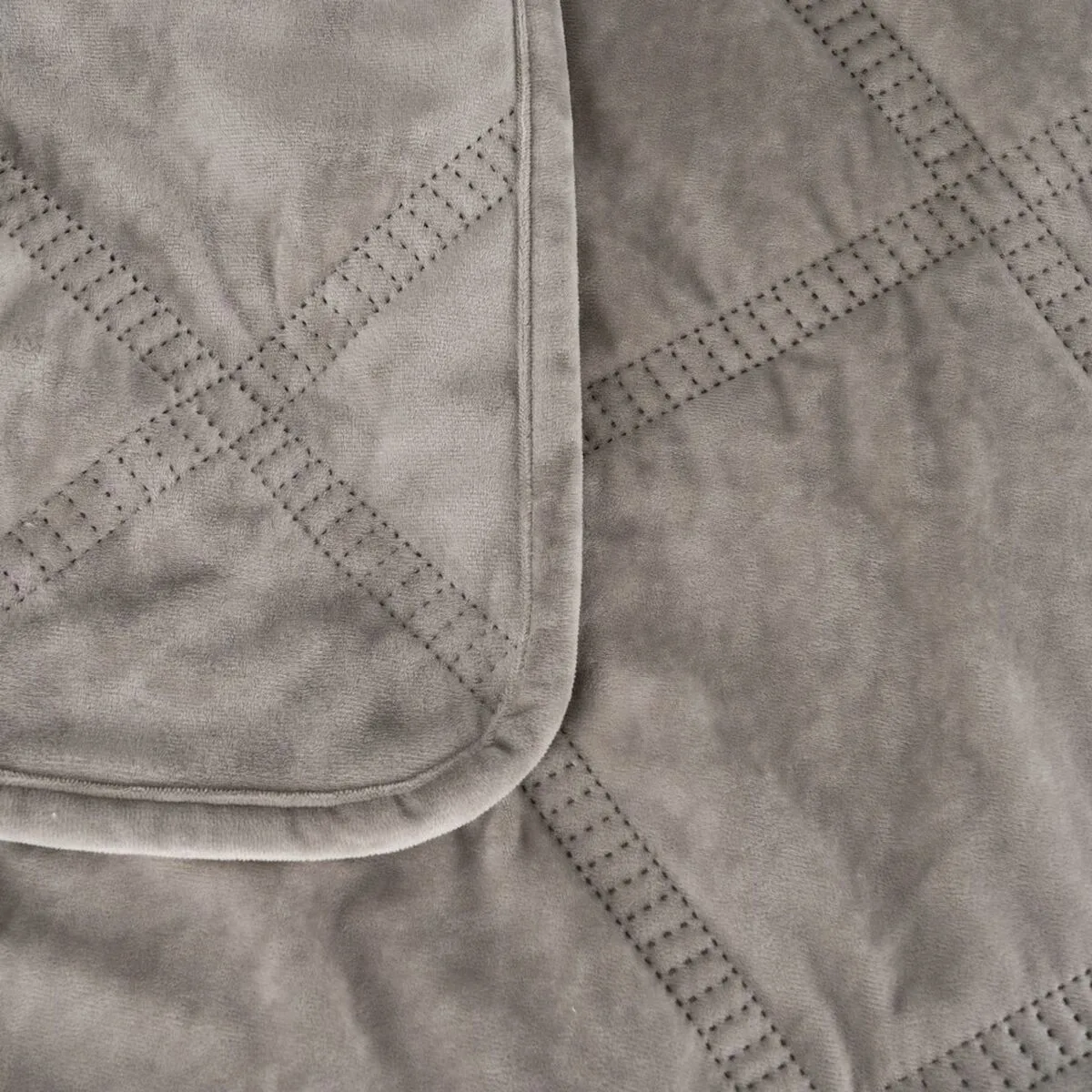 Couvre lit gris 180 x 1 x 260 cm s880843246. Avec Diaytar, profitez d'une sélection généraliste qui a du caractère et qui reflète les aspirations de notre époque