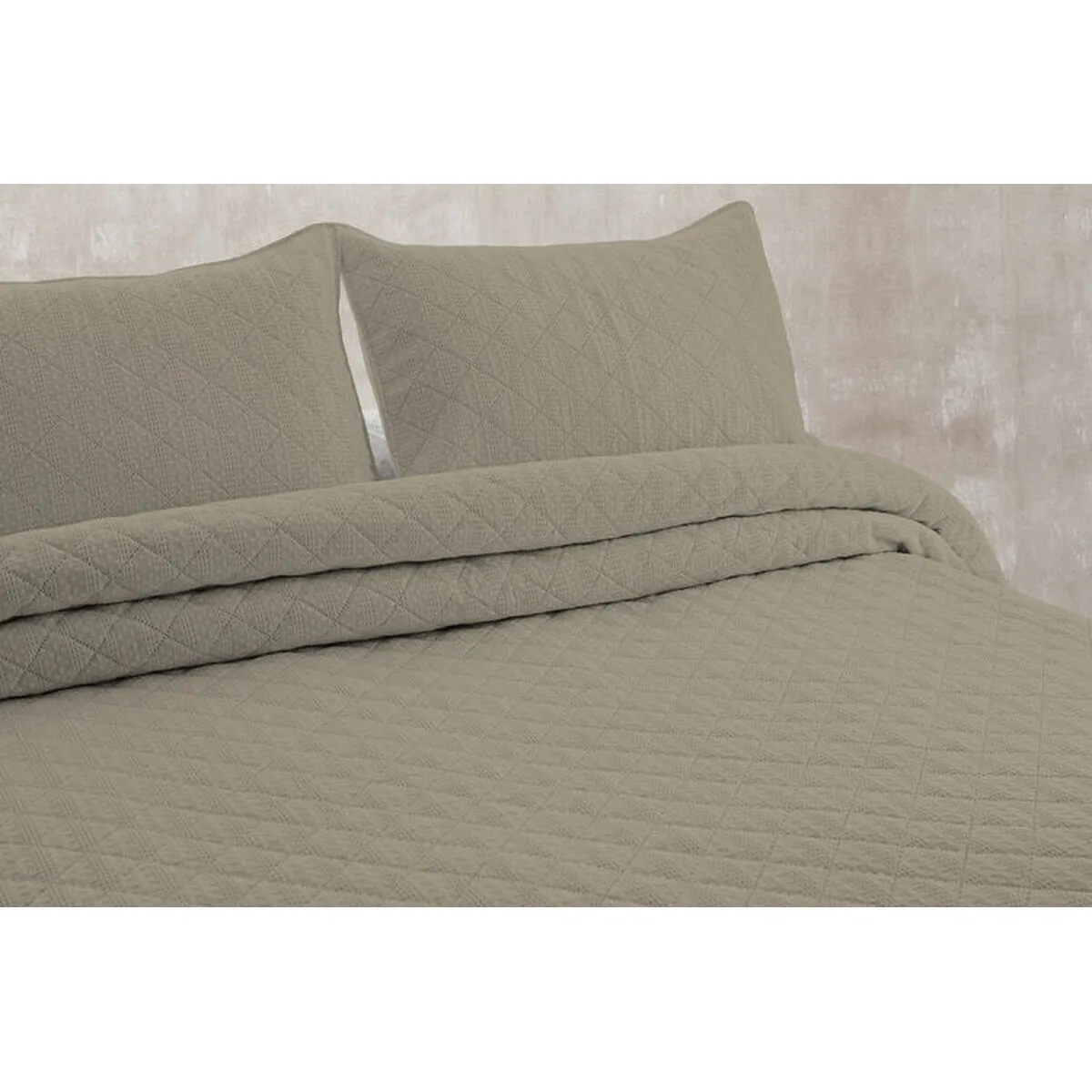 Couvre lit pierre cardin egna beige lit 1 2 persones d210307853. Diaytar, c'est l'évidence que quand on aime les produits, on ne compte pas. On les collectionne. À vous de jouer.