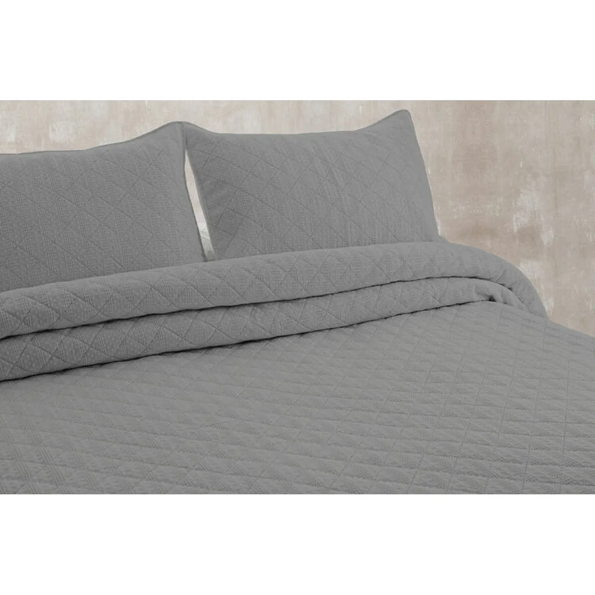 Couvre lit pierre cardin egna gris lit 1 2 persones d210308178. Nos stylistes Diaytar dénichent pour vous les pépites de la saison.
