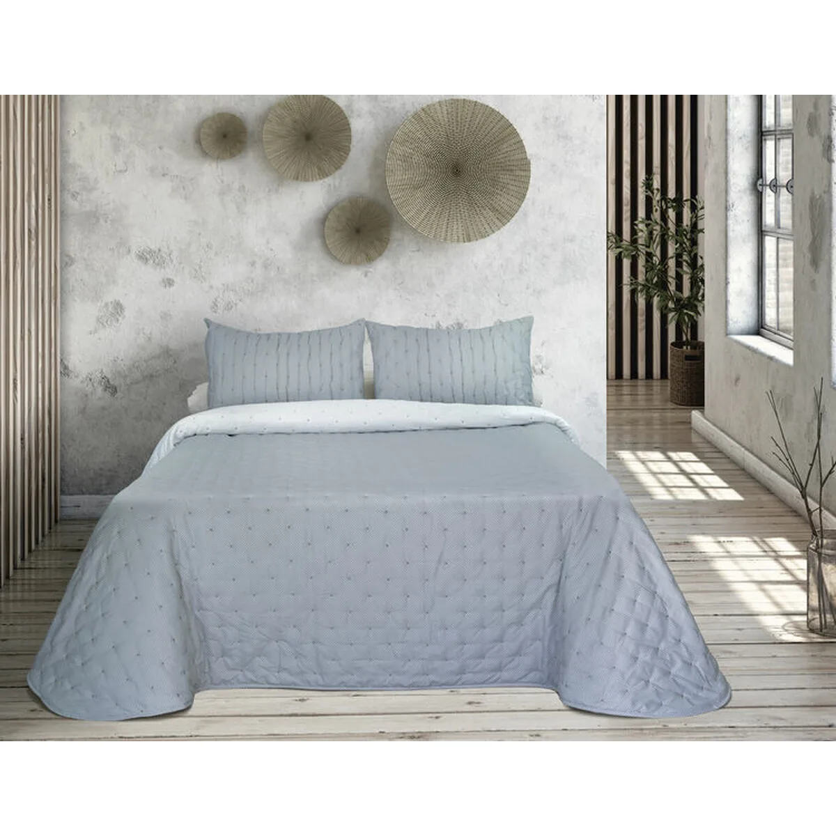 Couvre lit pierre cardin triana bleu gran lit 2 persones 3 pieces d210218257. L'aventure Diaytar, c'est celle d'une équipe passionnée qui déniche pour vous les perles rares du marché généraliste