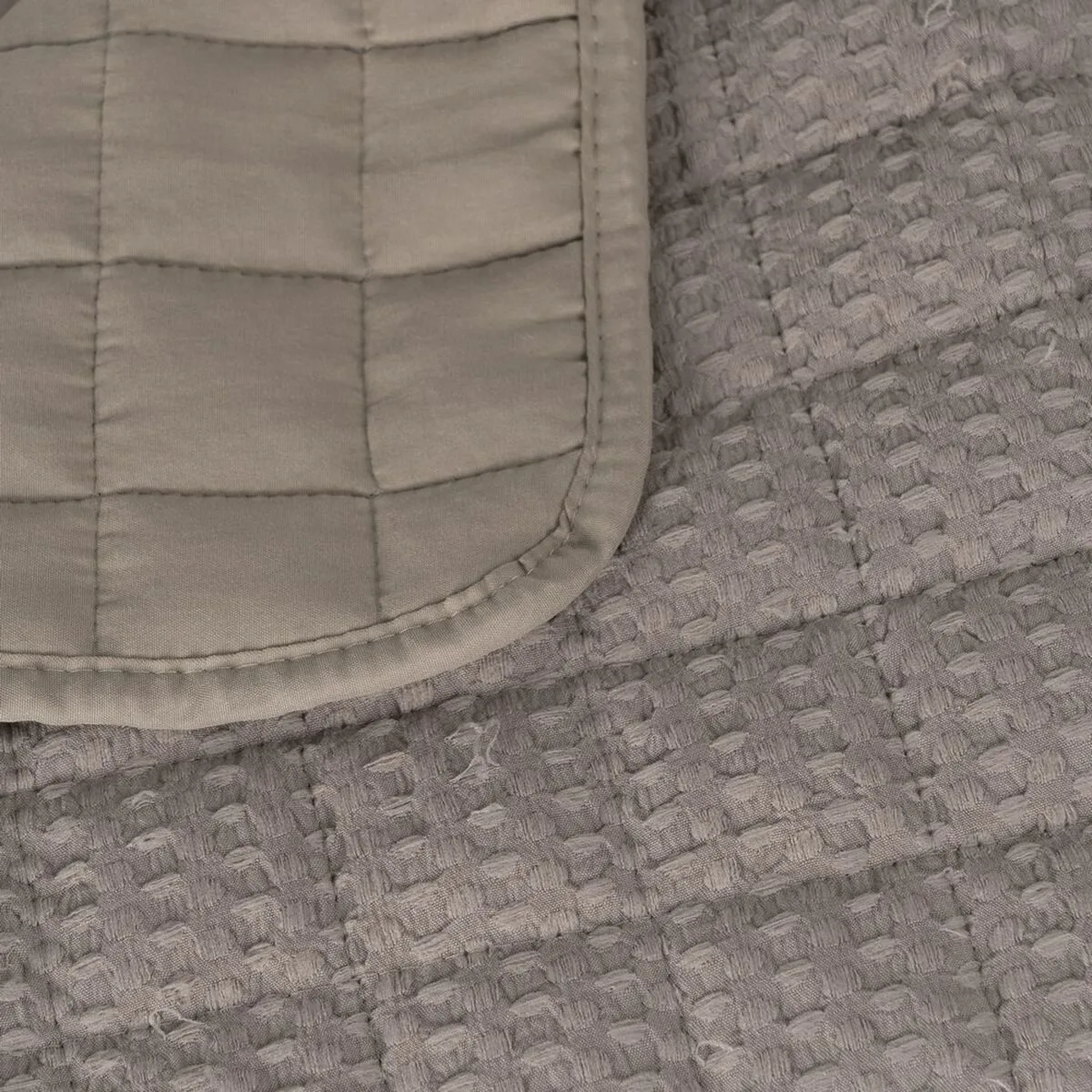 Couvre lit taupe 180 x 1 x 260 cm s880843640. Diaytar anticipe les tendances pour vous offrir le meilleur de la mode.