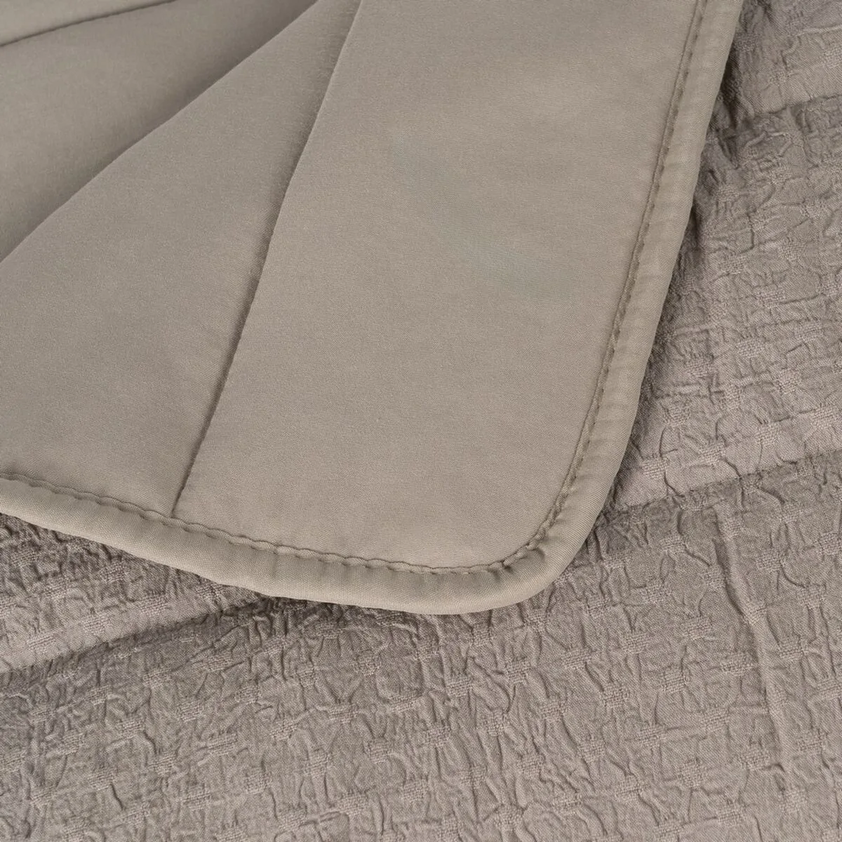 Couvre lit taupe 240 x 1 x 260 cm s880848430. Bienvenue chez Diaytar - Votre destination shopping pour tous vos besoins du quotidien !