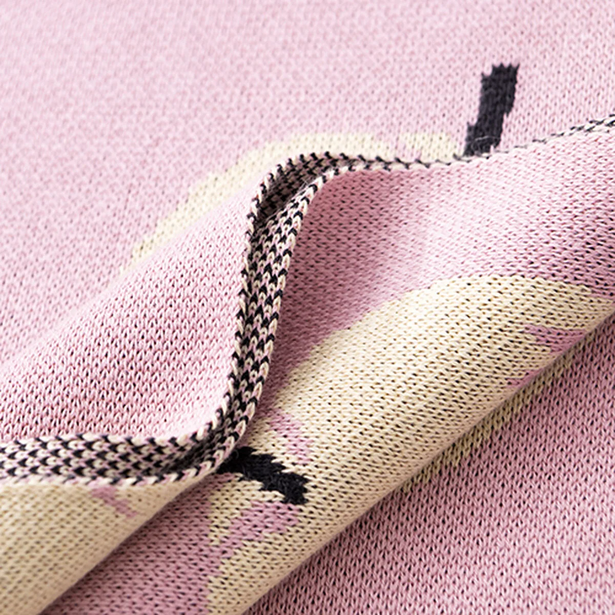 Couvre lits benetton jaune rose 140 x 190 cm s500364783. Diaytar s'engage à vous proposer une expérience shopping unique avec des produits généraux innovants, tendance et toujours à prix attractifs