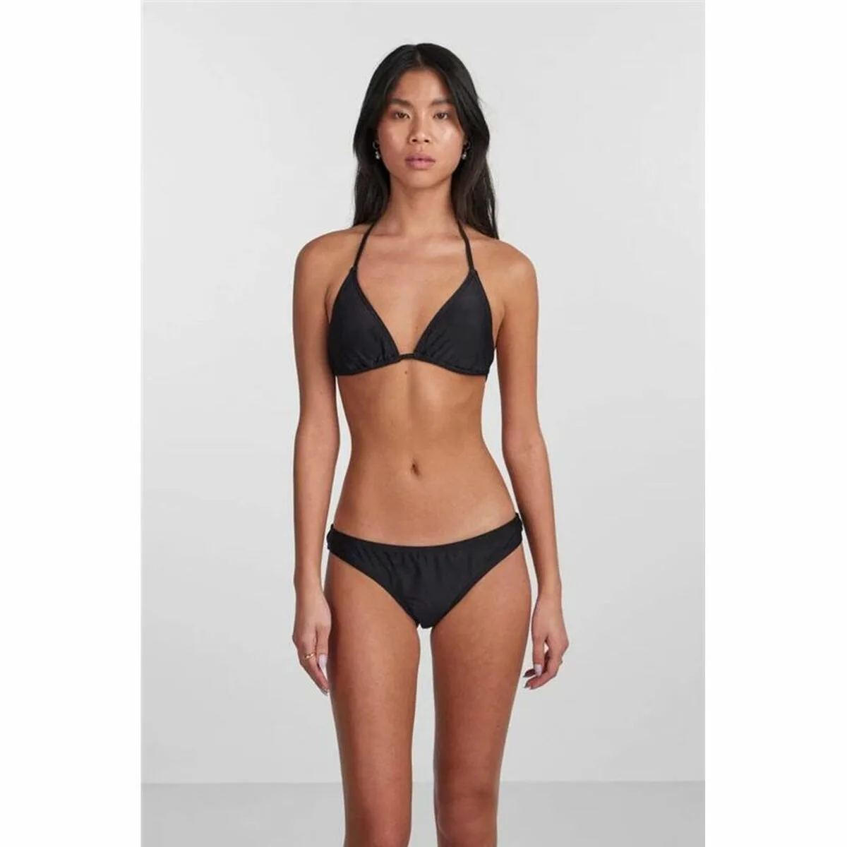 Culottes pieces pcbaomi noir bikini s6418760048. Notre mission : éradiquer le superflu pour ne vous proposer que l'essentiel... mais en beaucoup plus stylé. Bienvenue chez Diaytar.