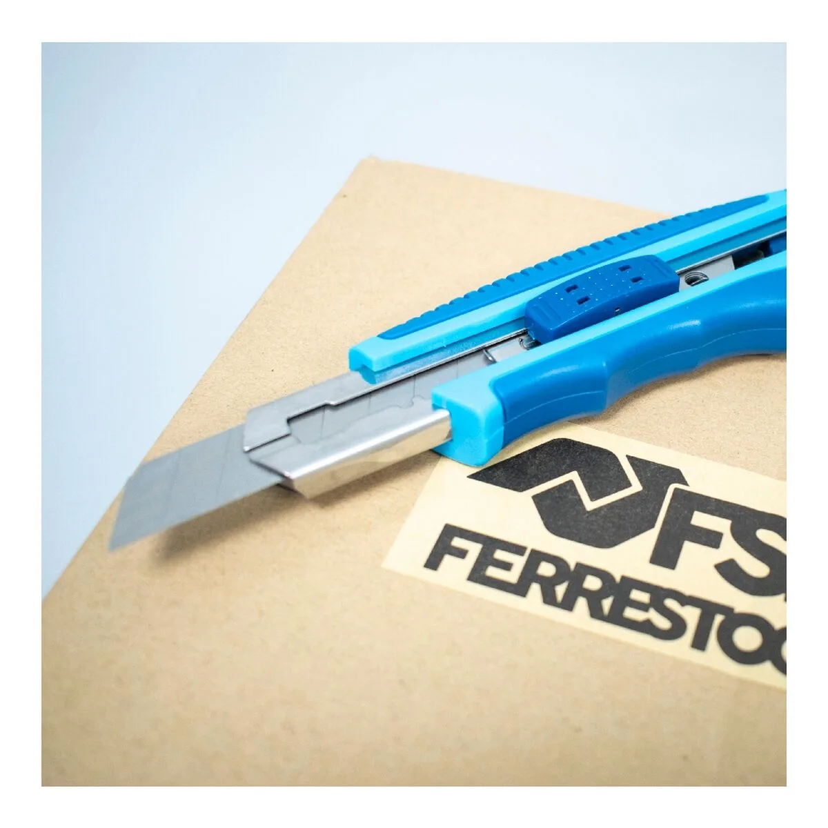Cutter ferrestock 18 mm s650063720. Bien plus qu'un simple site, Diaytar est une expérience de découverte permanente de produits utiles, beaux et novateurs