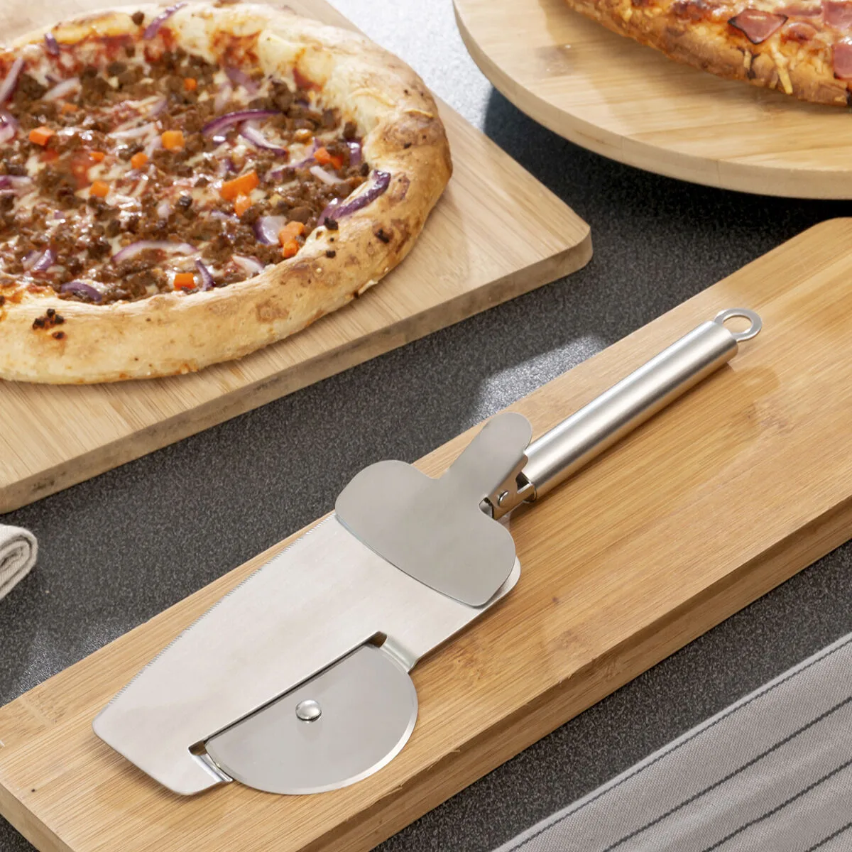 Decoupeur de pizza 4 in 1 nice slice innovagoods v010102880. Diaytar, c'est la garantie de tomber sur ce produit unique qui fera de votre quotidien une expérience extraordinaire