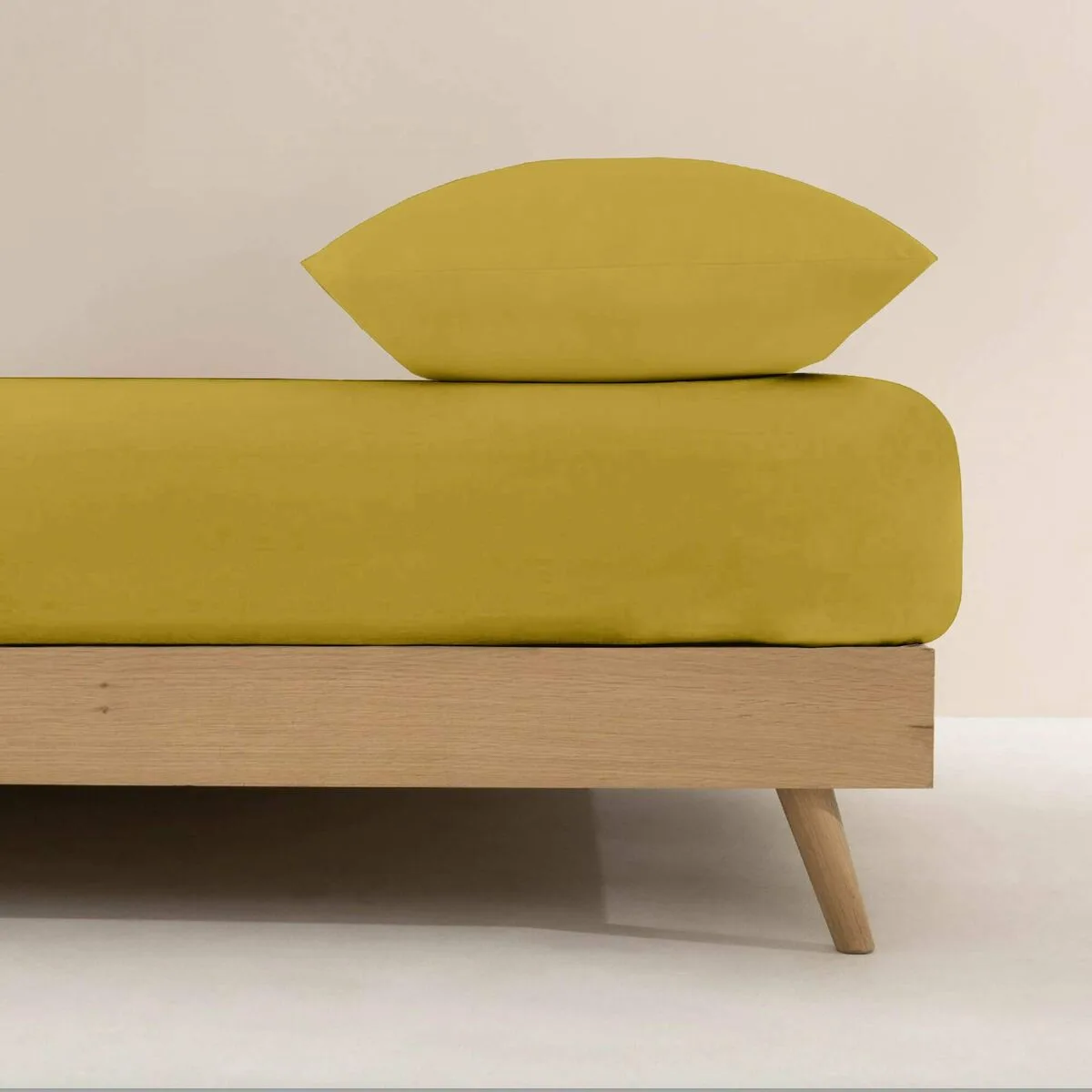 Drap housse decolores liso moutarde lit 2 persones s980989366. Diaytar, c'est l'alliance inattendue entre la rigueur suisse et la créativité italienne, appliquée au produit généraliste.