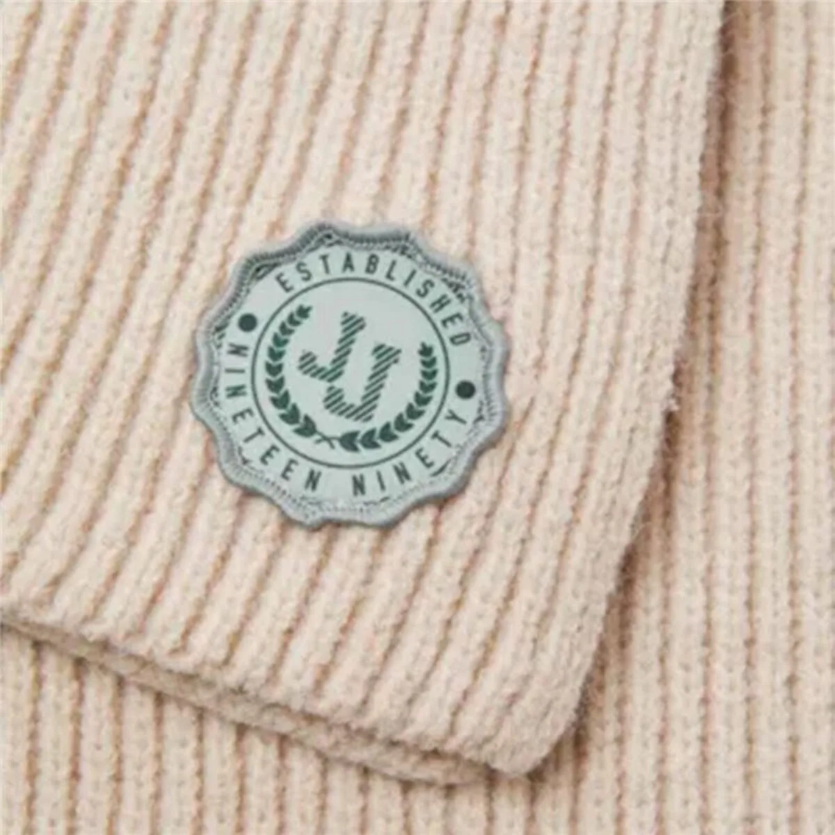 Echarpe jack jones jacvicto s6416383268. Diaytar, c'est le compagnon des visionnaires, de ceux qui achètent aujourd'hui les produits qui seront incontournables demain.