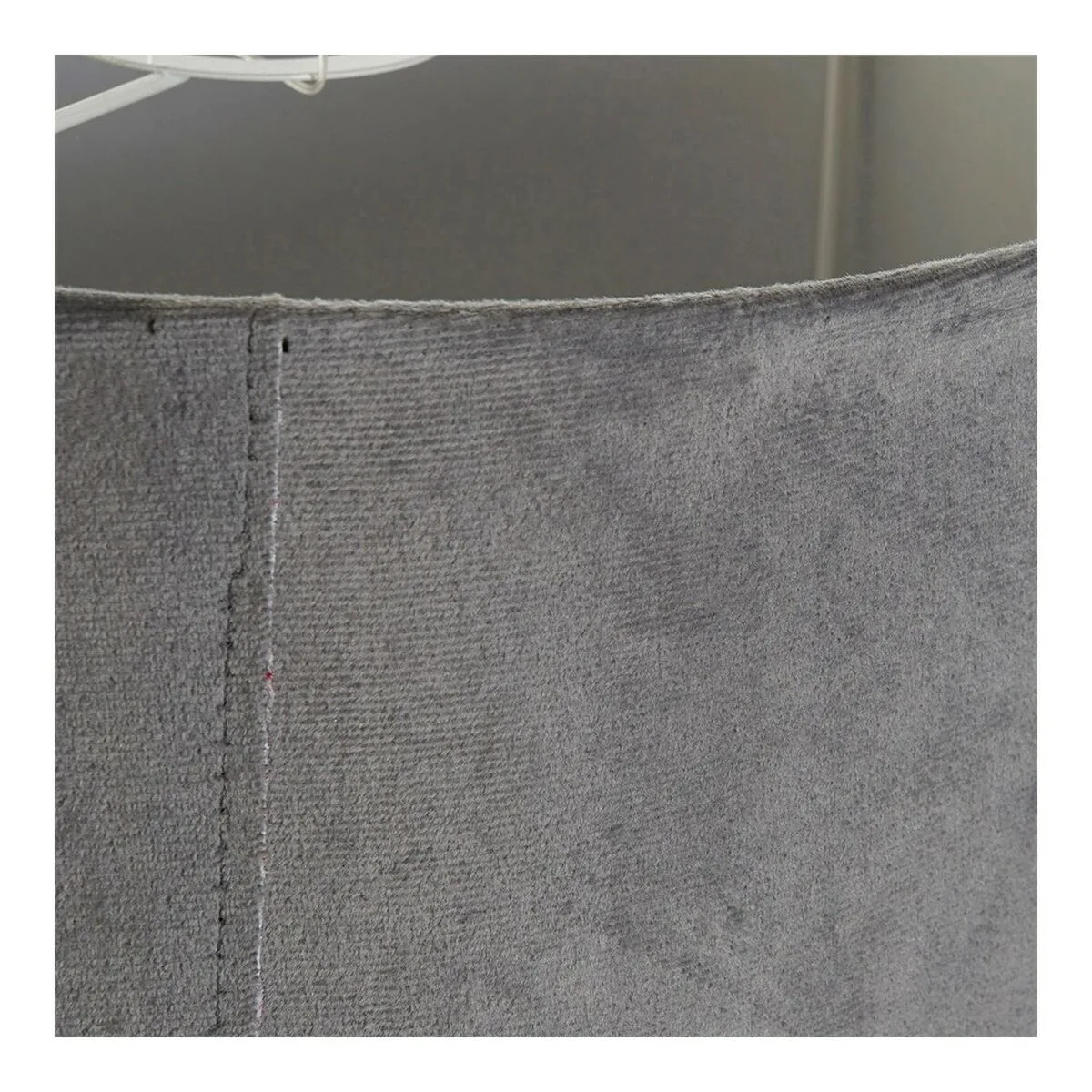 Ecran de lampe dkd home decor 8424001773930 gris bordeaux metal velours frange sixties 30 x 30 x 29 cm 2 unites s301451353. Diaytar, c'est la promesse tenue d'un e-commerce où l'émerveillement devant un produit simple est encore possible.