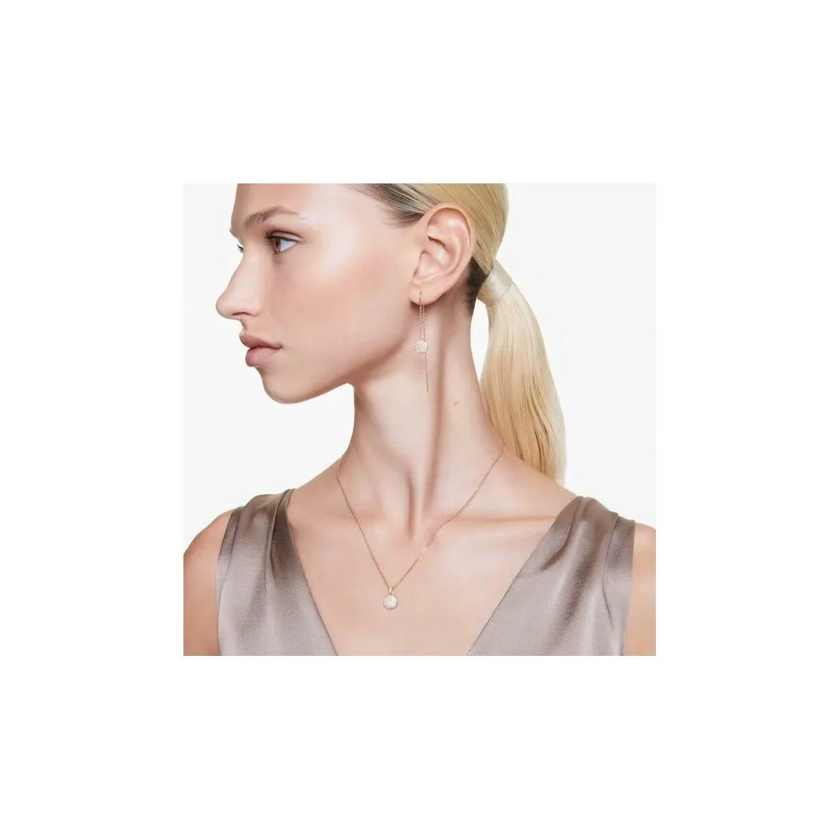 Ensemble collier et boucles d oreille femmes swarovski 5683451 s7211484636. Notre mission chez Diaytar : démocratiser l'accès aux produits extraordinaires, sans rogner sur le design ou la qualité.