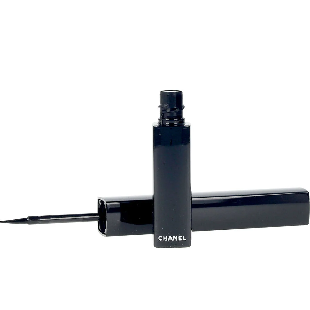 Eyeliner le liner de chanel chanel s057285644. Nous sélectionnons pour Diaytar des produits qui ont une histoire, une âme, et qui sauront trouver une place dans la vôtre.
