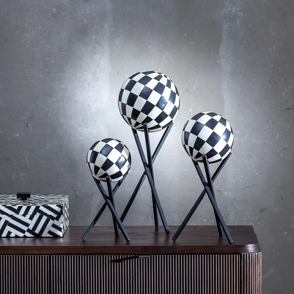 Figurine decorative blanc noir resine fer 12 x 12 x 21 cm s880725948. Diaytar vous offre un accès privilégié à une sélection de produits qui font buzz, qui innovent et qui embellissent la vie