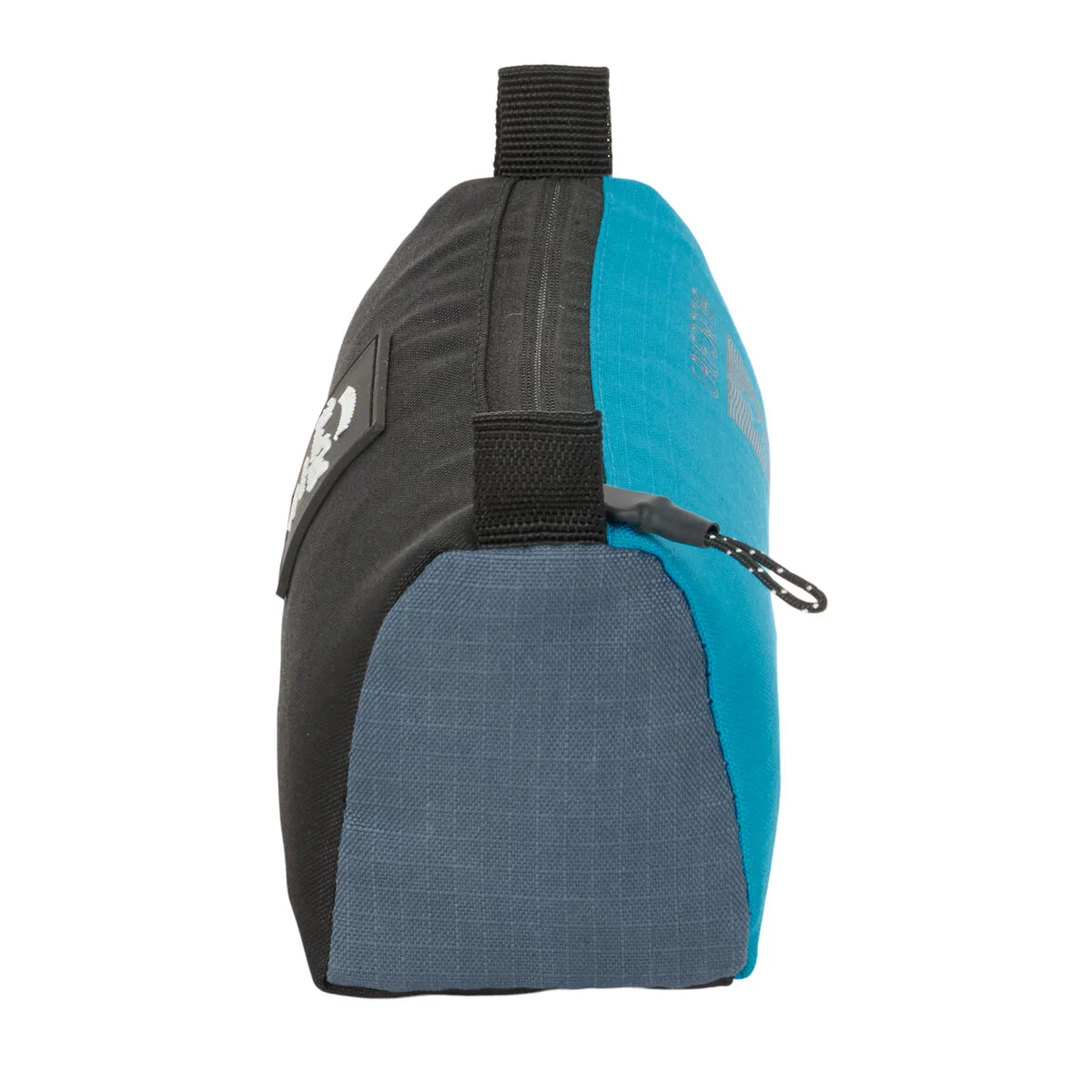 Fourre tout blackfit8 california bleu noir 21 x 8 x 7 cm s431193670. Avec Diaytar, redécouvrez le plaisir de l'achat en ligne grâce à une approche humaine des produits et de la curation