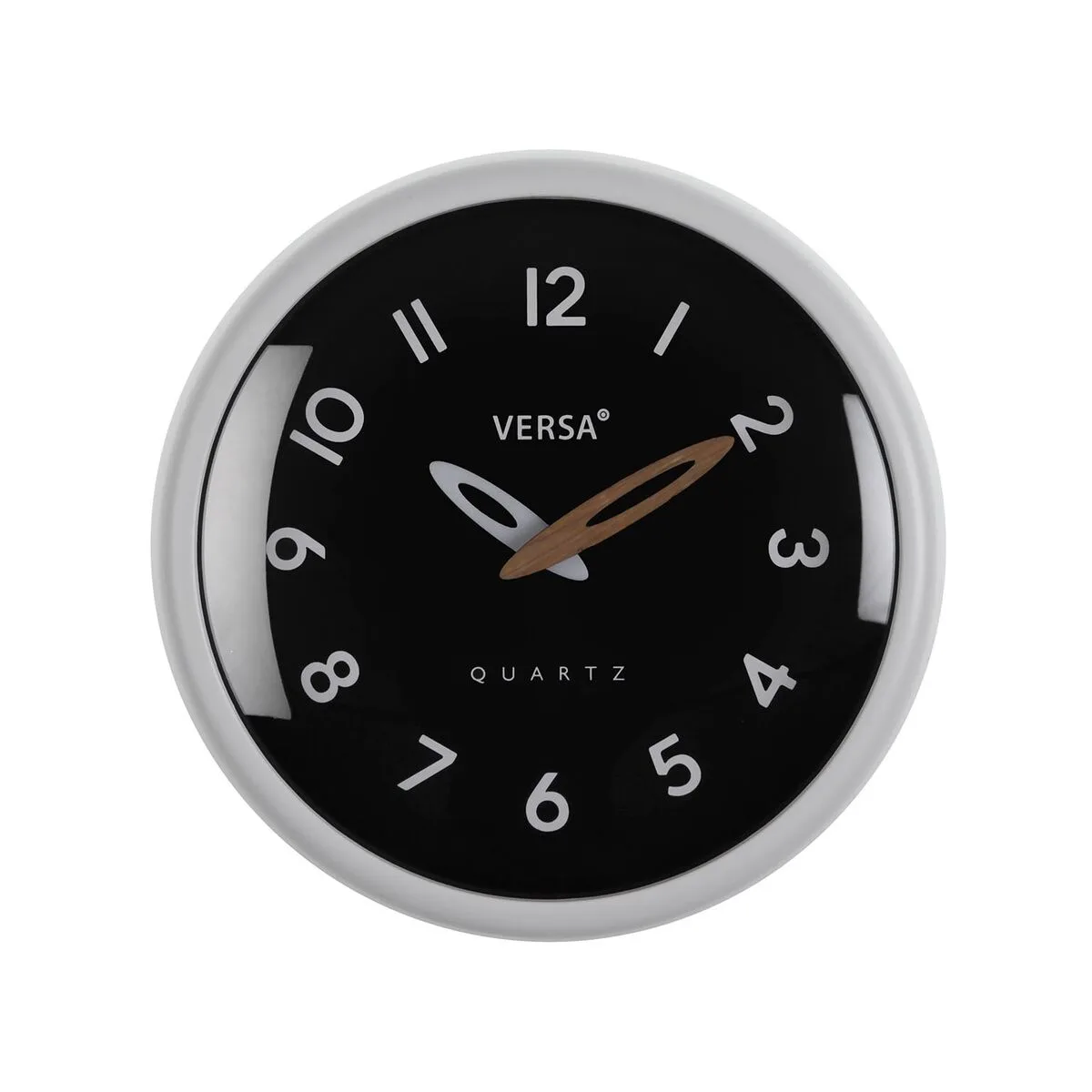Horloge murale versa blanc noir plastique s341895414. Nous sélectionnons pour Diaytar des produits qui ont une histoire, une âme, et qui sauront trouver une place dans la vôtre.