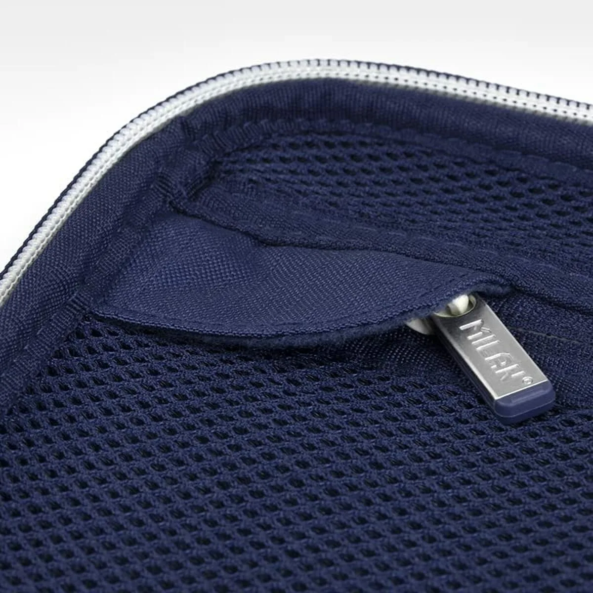 Housse d ordinateur portable milan 1918 blue marine 37 x 27 5 x 3 cm s841331371. Nous avons bâti Diaytar sur une idée simple : vous méritez le meilleur des produits, sans avoir à chercher pendant des heures.
