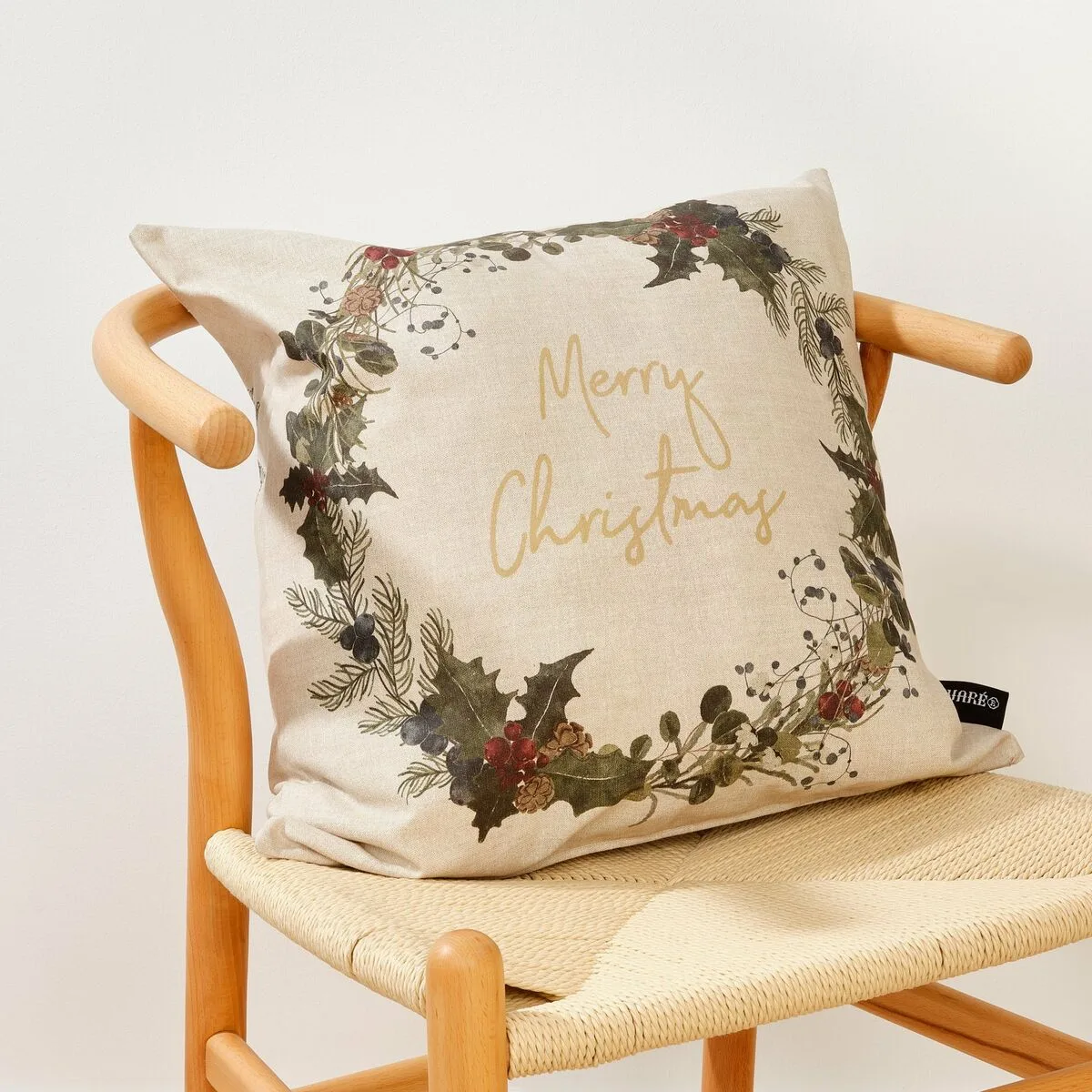 Housse de coussin belum mistletoe multicouleur 50 x 50 cm s980073594. Diaytar, c'est l'alliance inattendue entre la rigueur suisse et la créativité italienne, appliquée au produit généraliste.