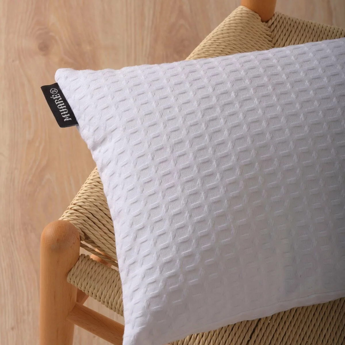 Housse de coussin belum waffle blanc 50 x 50 cm s980455116. Avec Diaytar, redécouvrez le plaisir de l'achat en ligne grâce à une approche humaine des produits et de la curation