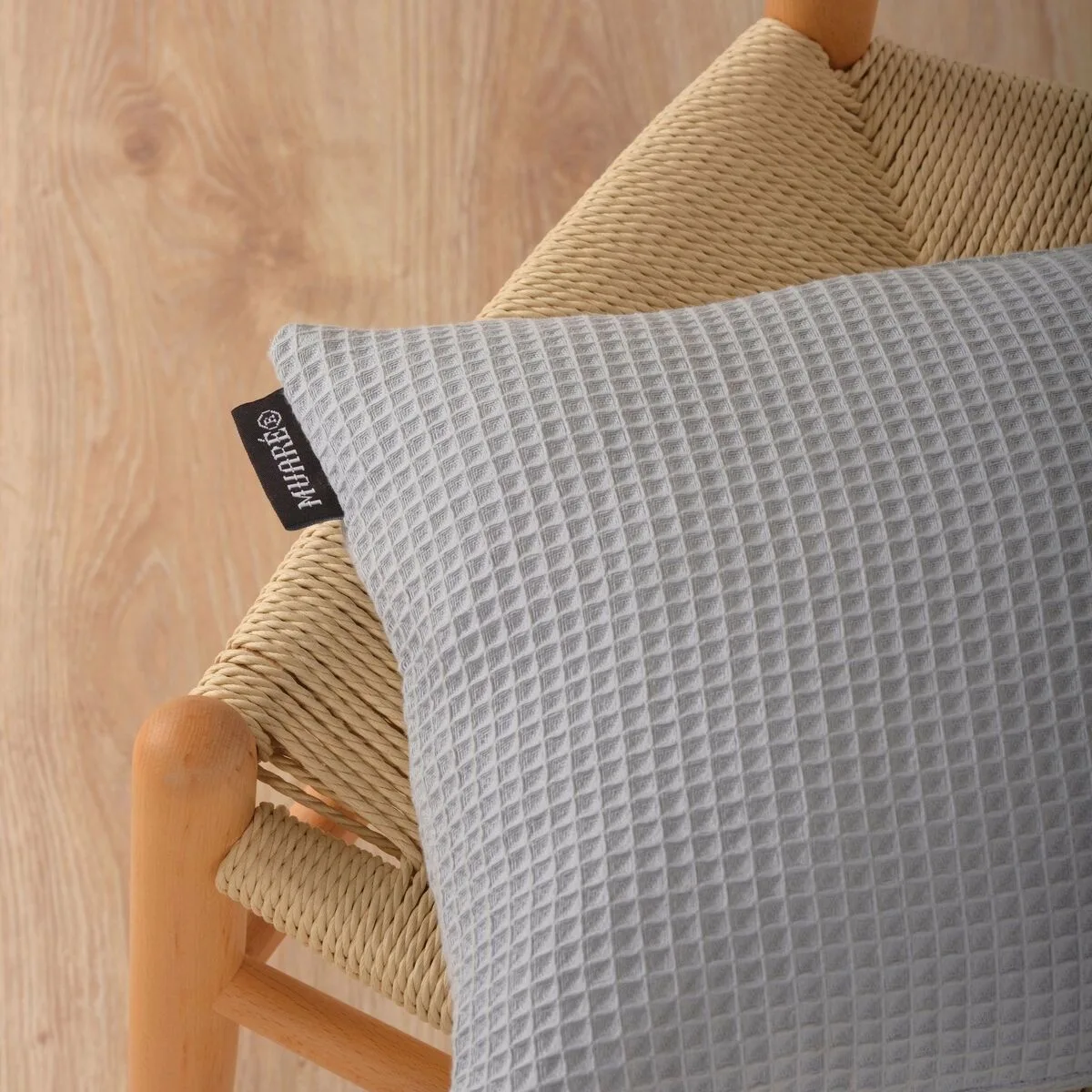 Housse de coussin belum waffle gris 50 x 50 cm s980456090. Tendance, confort et qualité : la trilogie gagnante de Diaytar Mode.