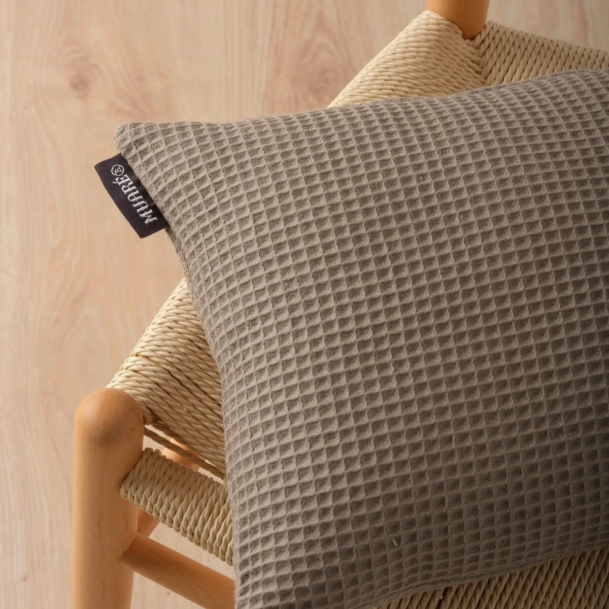 Housse de coussin belum waffle walnut 50 x 50 cm s980456219. Votre vie, simplifiée et stylisée par Diaytar et sa collection de produits essentiels et innovants