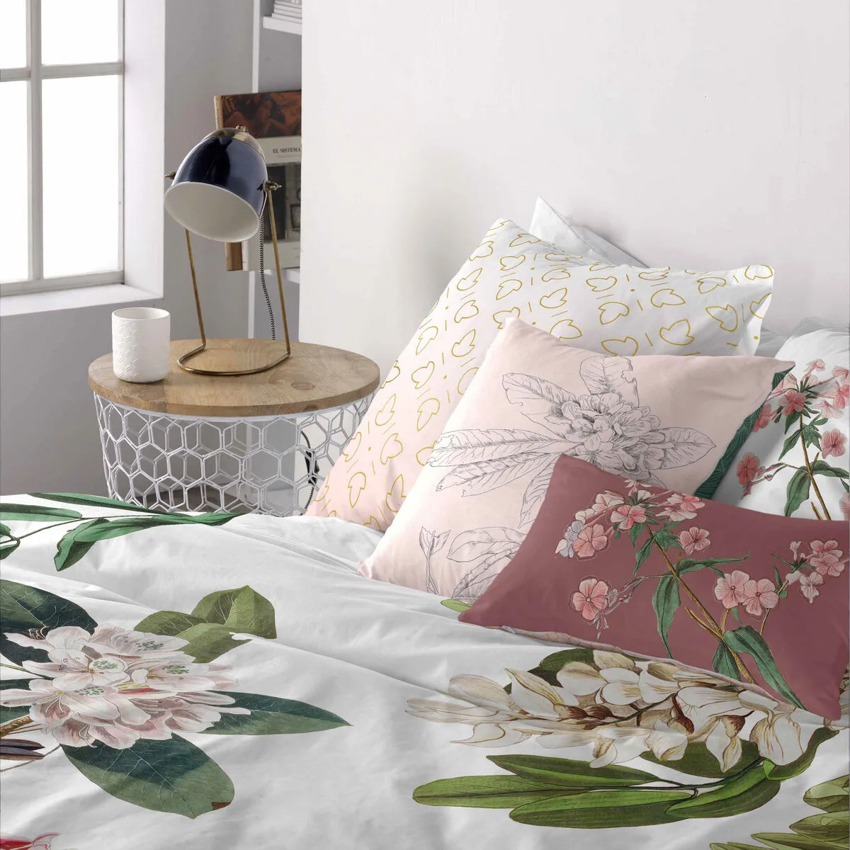 Housse de coussin happyfriday blooming multicouleur 60 x 60 cm d160933344. Bienvenue chez Diaytar, où l'élégance rencontre l'innovation avec nos produits électroniques dernier cri et nos créations maison exclusives
