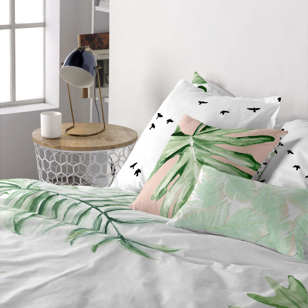 Housse de coussin happyfriday delicate multicouleur 60 x 60 cm d162979121. Diaytar vous habille de la tête aux pieds avec goût et raffinement.