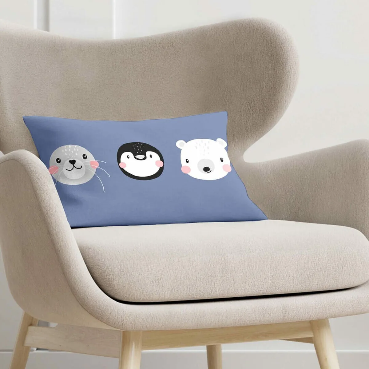 Housse de coussin kids cotton tabor c bleu 30 x 50 cm s980424613. Diaytar, c'est l'alliance inattendue entre la rigueur suisse et la créativité italienne, appliquée au produit généraliste.