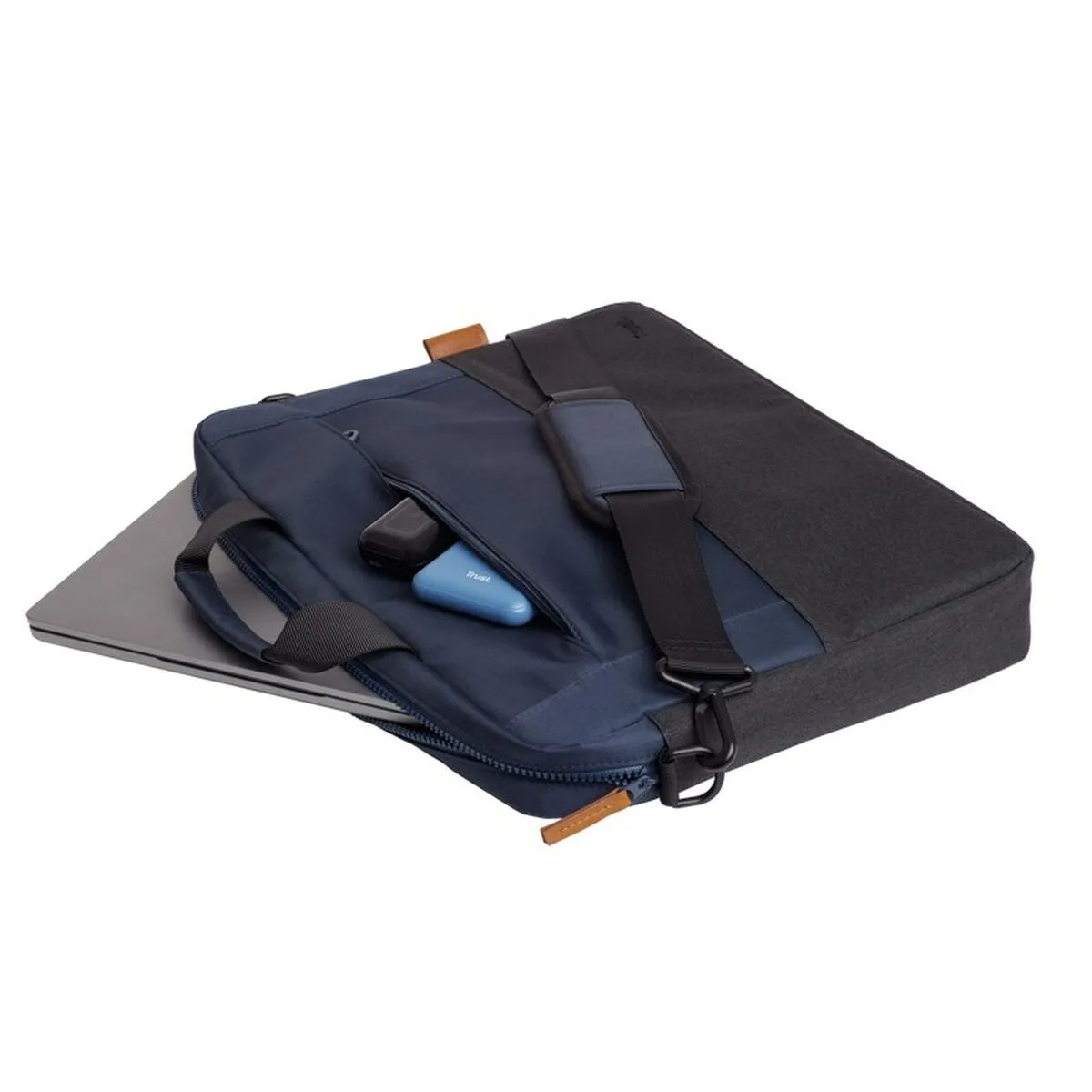 Housse pour ordinateur portable trust 24980 s991109393. Diaytar, c'est l'alliance inattendue entre la rigueur suisse et la créativité italienne, appliquée au produit généraliste.