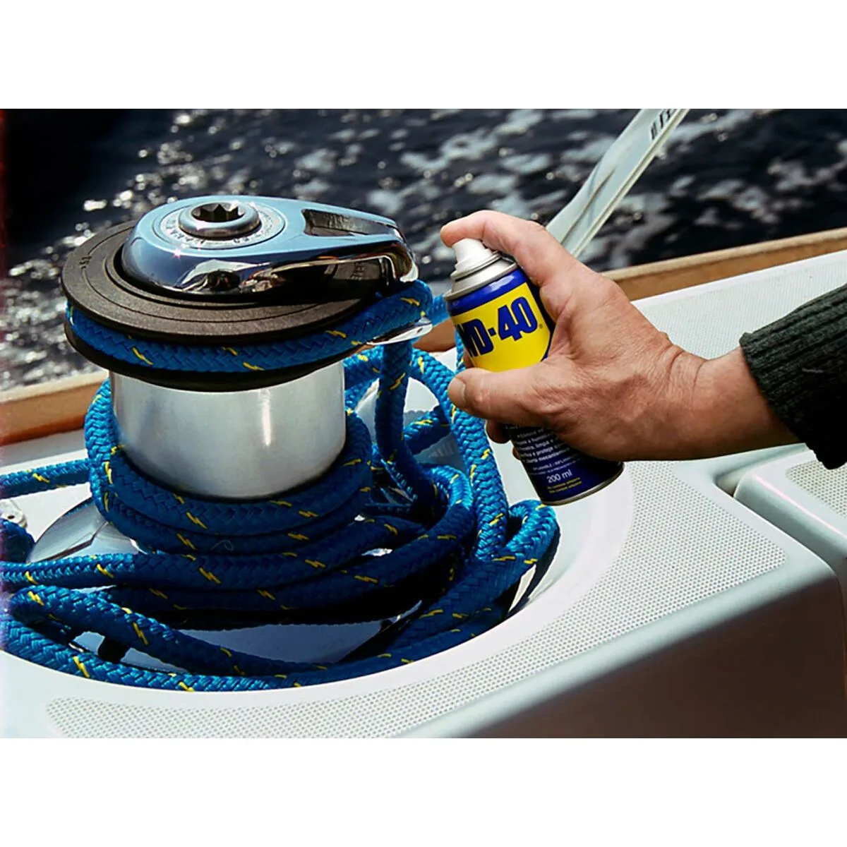 Huile lubrifiante wd 40 200 ml s790045524. Nous croyons en la magie des objets. Chez Diaytar, chaque produit a le pouvoir de transformer une routine en moment précieux.