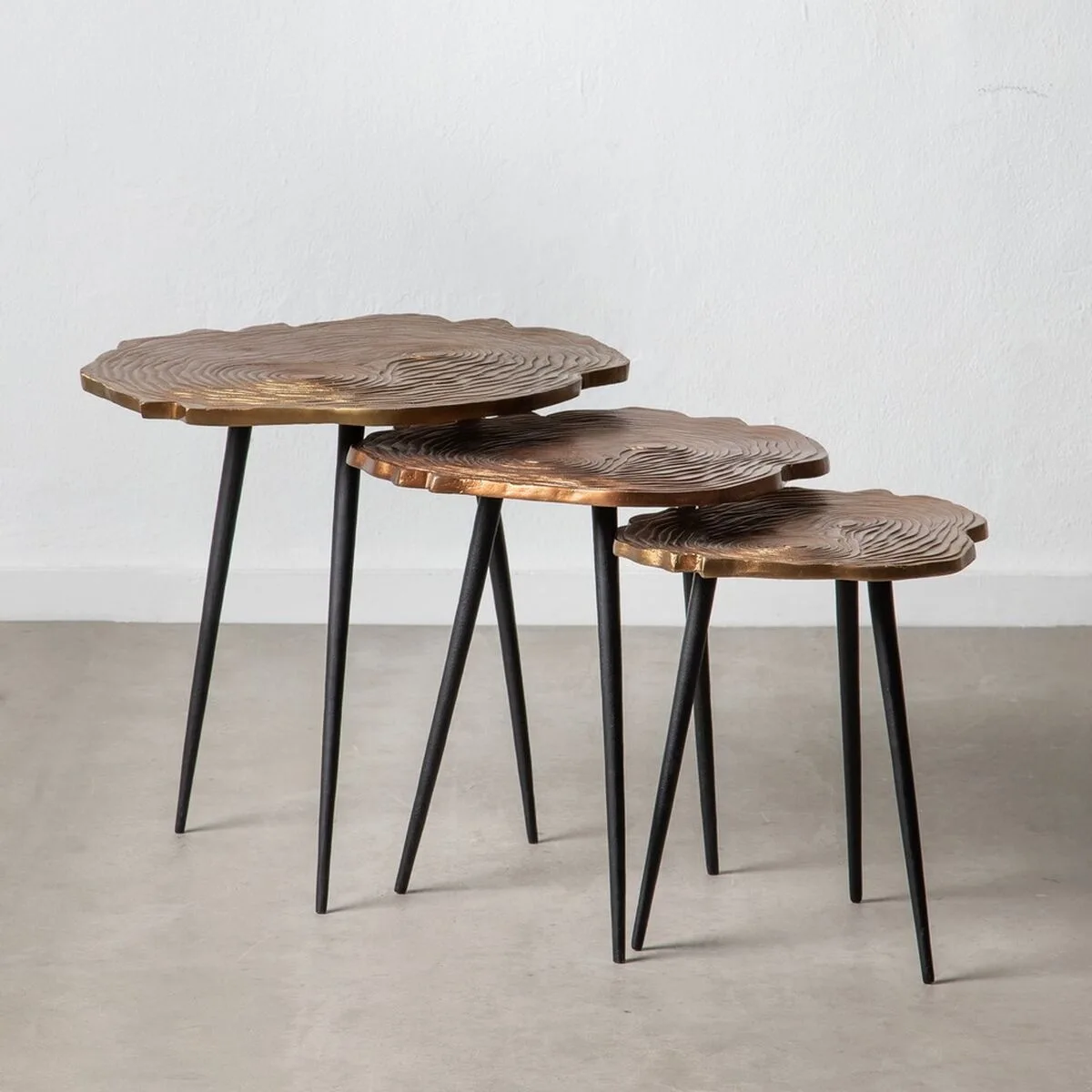 Jeu de 3 tables noir cuivre 60 x 60 x 56 cm 3 unites s880739770. Diaytar, une vision du shopping en ligne où chaque catégorie de produits, de la high-tech au généraliste, est traitée avec excellence