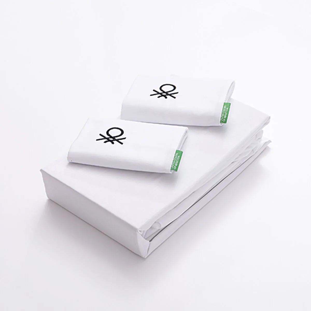 Jeu de draps benetton blanc 4 pieces s500363268. Notre équipe chez Diaytar est une brigade de passionnés, toujours en chasse pour dénicher la perle rare qui vous fera vibrer.