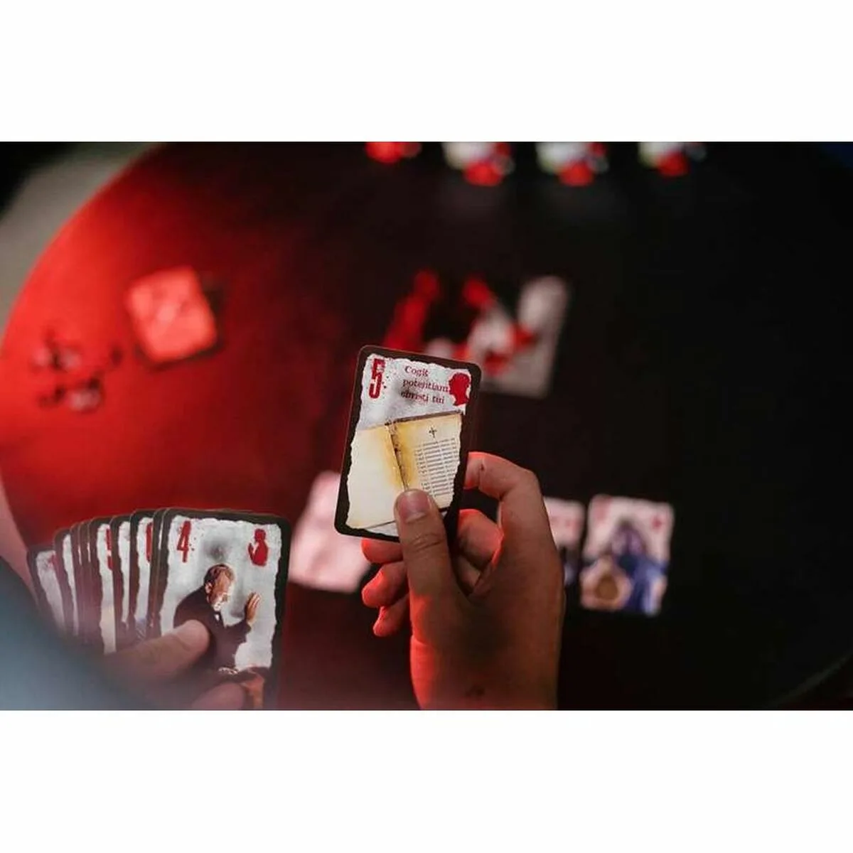 Jeux de cartes fournier the exorcist s241718164. L'aventure Diaytar, c'est celle d'une équipe passionnée qui déniche pour vous les perles rares du marché généraliste
