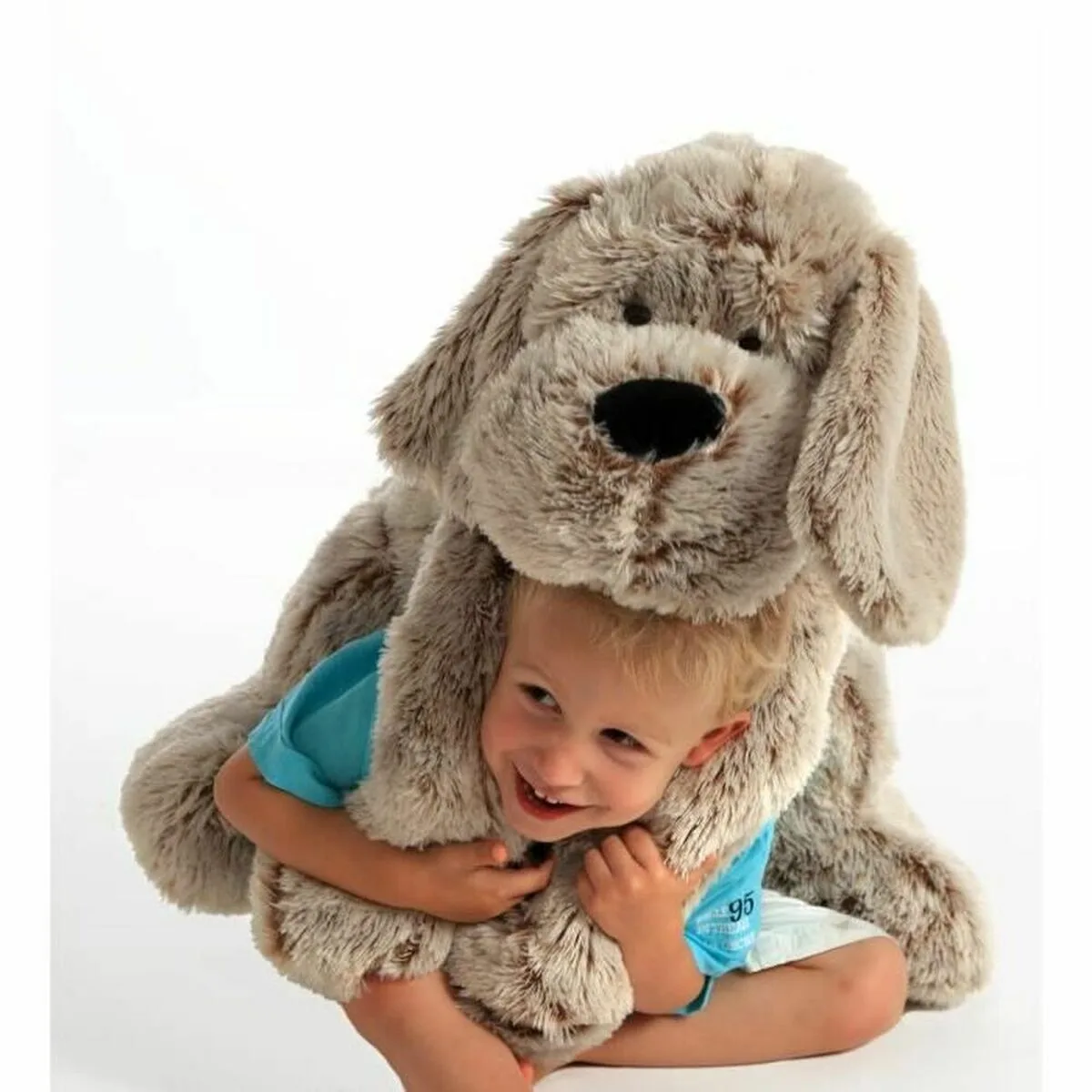 Jouet peluche gipsy chien gris s715863495. Diaytar ne stocke pas des produits, il collectionne des pièces uniques pour enrichir votre quotidien.
