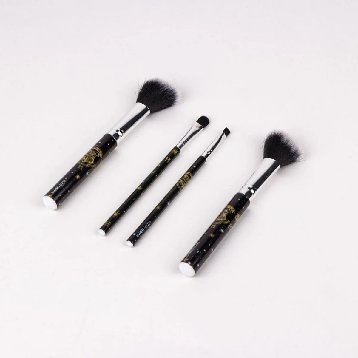 Kit de broche de maquillage harry potter 4 pieces s073455596. Diaytar s'engage à vous proposer une expérience shopping unique avec des produits généraux innovants, tendance et toujours à prix attractifs